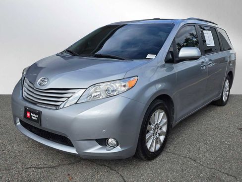 Used 2014 Toyota Sienna Limited image 7