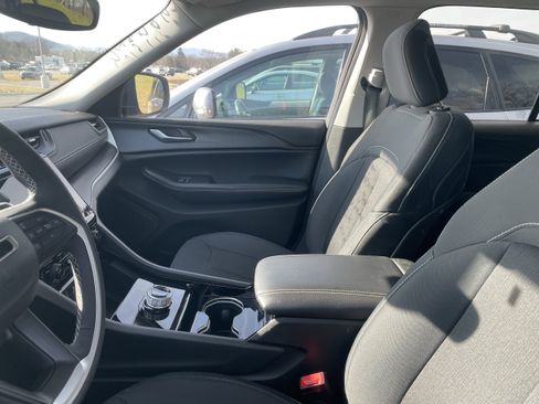 Used 2023 Jeep Grand Cherokee Laredo w/ Luxury Tech Group I image 7