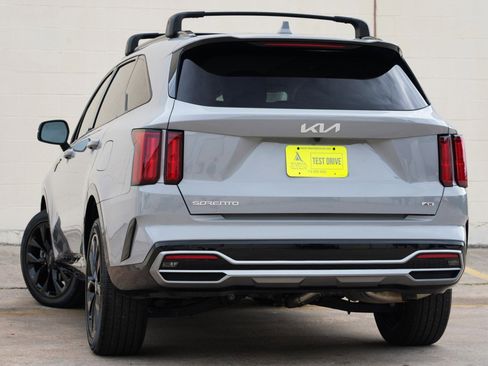 Used 2023 Kia Sorento SX AWD/4WD image 5