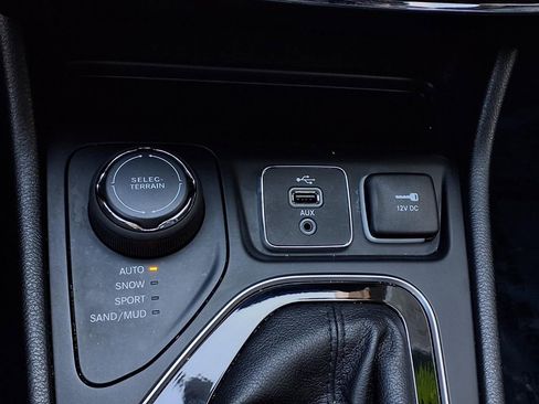 Used 2019 Jeep Cherokee Limited w/ Trailer Tow Group image 10