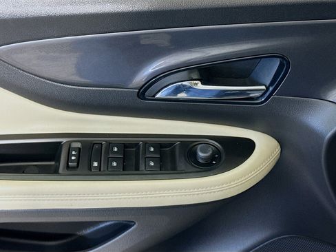 Used 2021 Buick Encore Preferred image 24