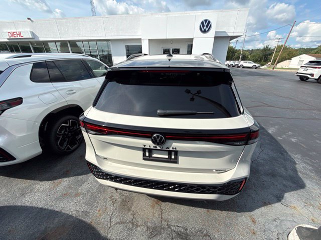 New 2026 Volkswagen Tiguan SE R-Line AWD/4WD image 6
