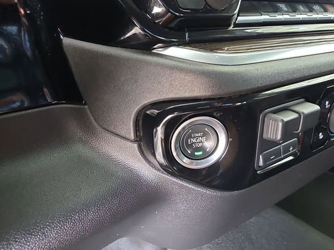 Used 2025 Chevrolet Silverado 2500 LT w/ Convenience Package image 17