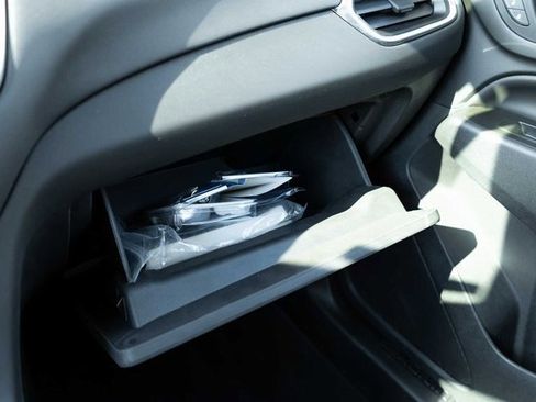 Used 2022 Chevrolet Equinox LT image 18