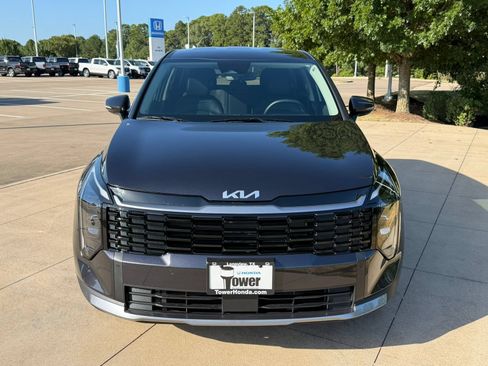 Used 2026 Kia Sportage EX FWD image 2