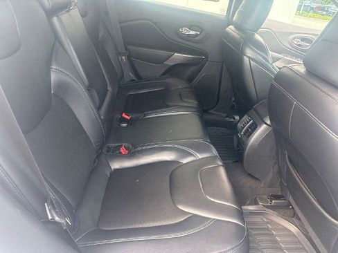 Used 2019 Jeep Cherokee Latitude Plus FWD image 27