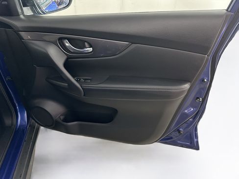 Used 2020 Nissan Rogue SV image 30