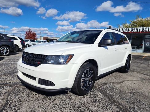 Used 2017 Dodge Journey SE w/ Flexible Seating Group image 2