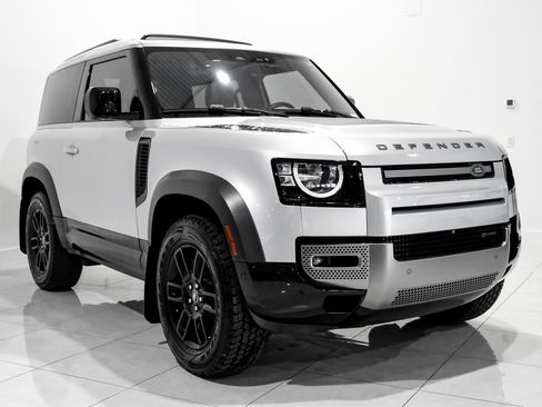 Used 2022 Land Rover Defender 90 X-Dynamic S image 3