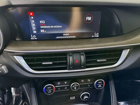 Used 2018 Alfa Romeo Stelvio Ti AWD/4WD image 18