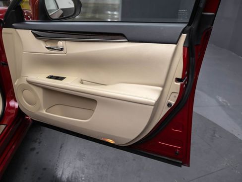 Used 2014 Lexus ES 350 w/ Luxury Package image 37