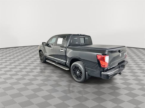 Used 2017 Nissan Titan SV image 6