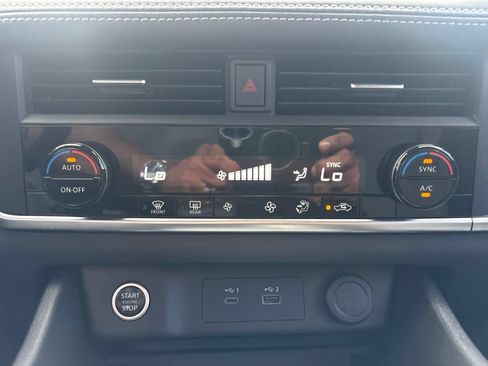 Used 2023 Nissan Rogue SV FWD image 23