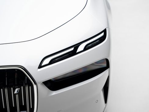 Used 2024 BMW i7 xDrive60 image 11