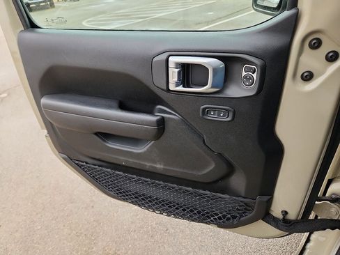 Used 2022 Jeep Gladiator Sport image 17