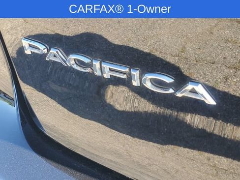 Used 2024 Chrysler Pacifica Touring-L FWD image 7