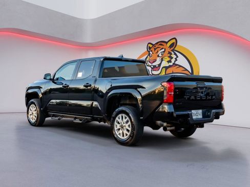 Used 2025 Toyota Tacoma SR5 image 7