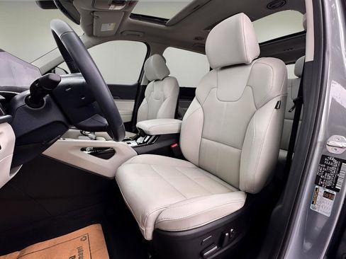 Used 2025 Kia Telluride SX w/ SX Captain's Chair Package FWD image 10