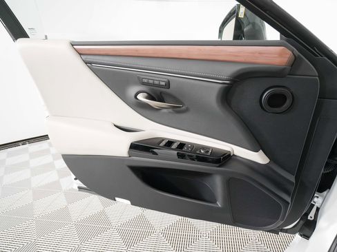 New 2025 Lexus ES 350 w/ Premium Package image 10