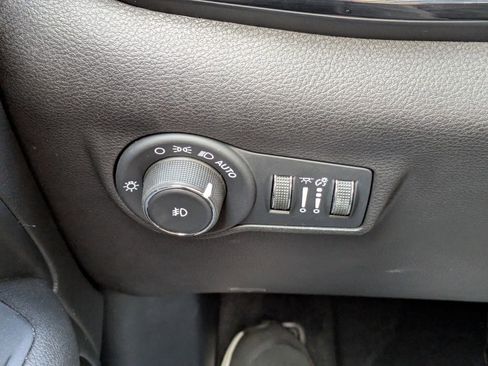 Used 2025 Jeep Compass Latitude w/ Altitude Special Edition image 24