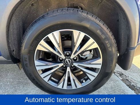 Used 2023 Nissan Rogue SV image 5