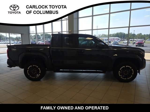 Used 2025 Toyota Tacoma TRD Sport AWD/4WD image 7