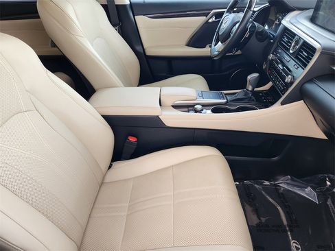 Used 2022 Lexus RX 350L Luxury image 13