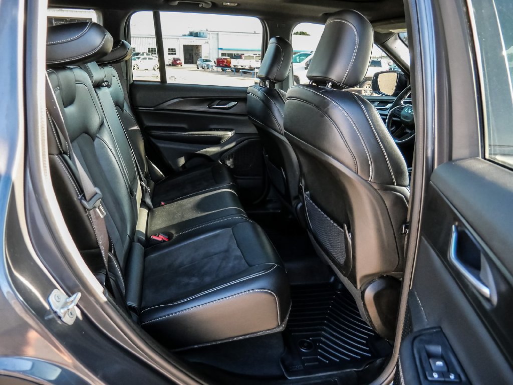 Used 2024 Jeep Grand Cherokee Altitude RWD image 20
