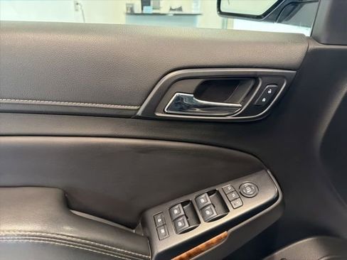Used 2018 Chevrolet Suburban Premier AWD/4WD image 41