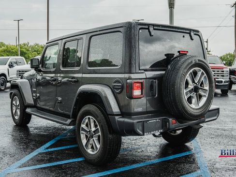 Used 2022 Jeep Wrangler Unlimited Sahara image 5