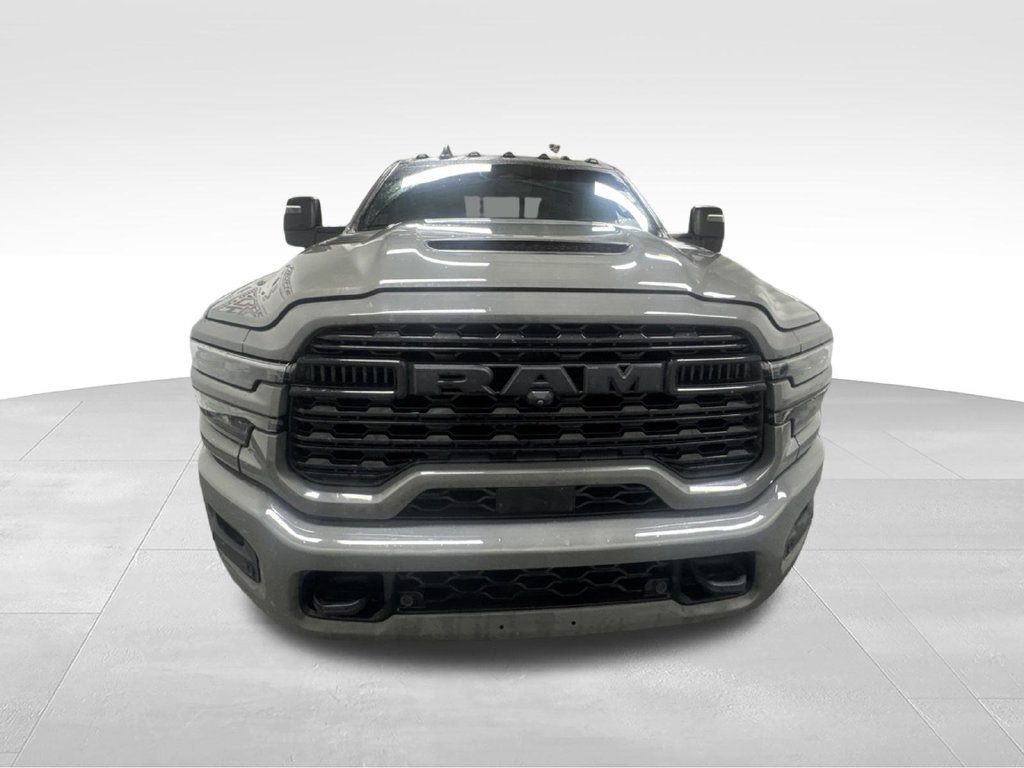 Used 2025 RAM 2500 Limited AWD/4WD image 3