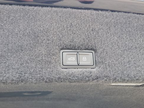 Used 2025 Lamborghini Urus SE image 33