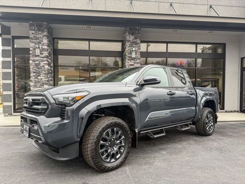 Used 2025 Toyota Tacoma SR5 image 13