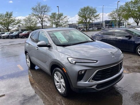 Used 2025 Buick Encore GX Preferred AWD/4WD image 1