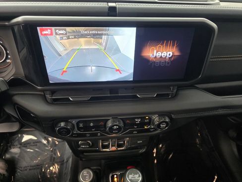Used 2024 Jeep Wrangler Unlimited Sahara w/ Technology Group AWD/4WD image 21