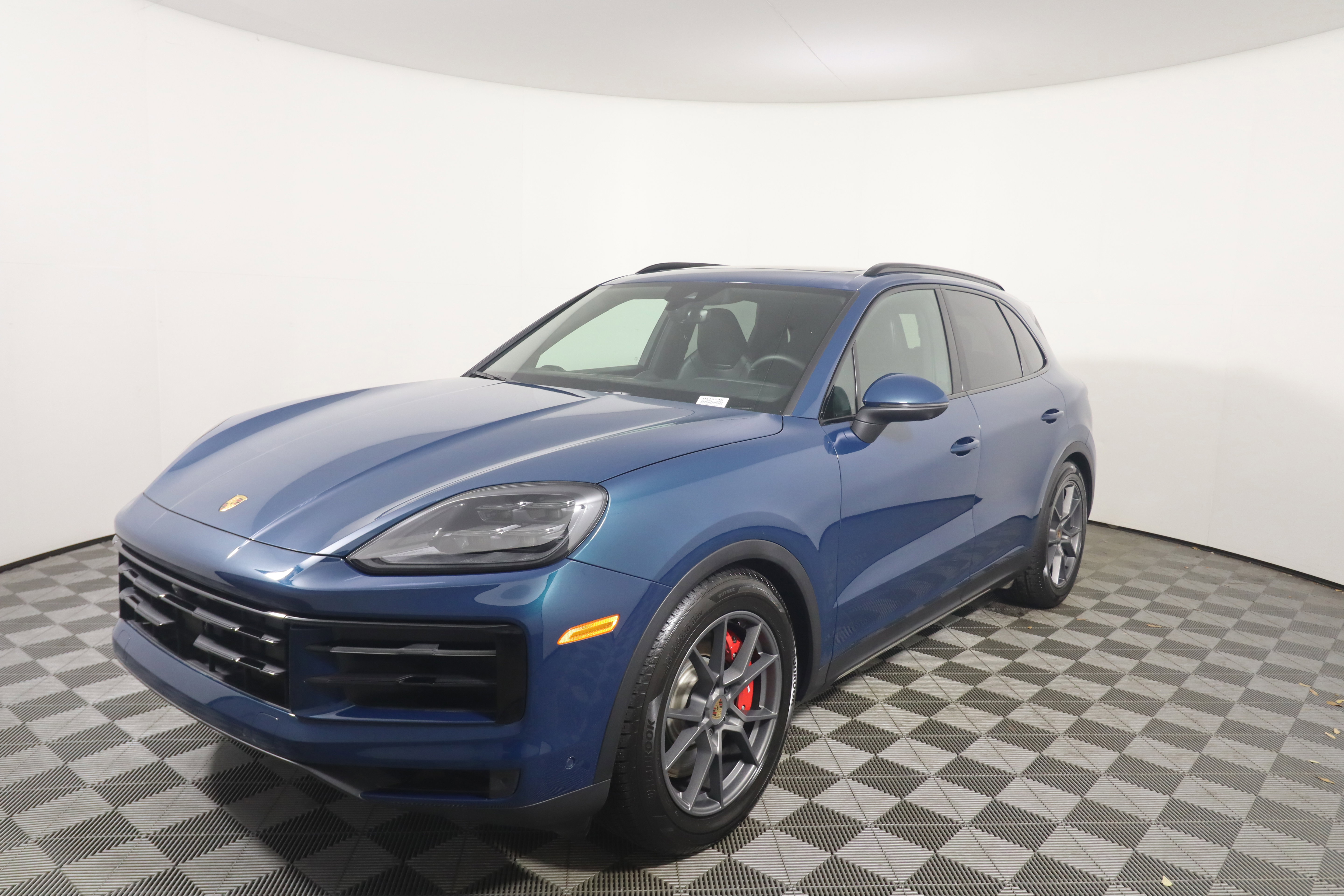 Used 2025 Porsche Cayenne S AWD/4WD image 11