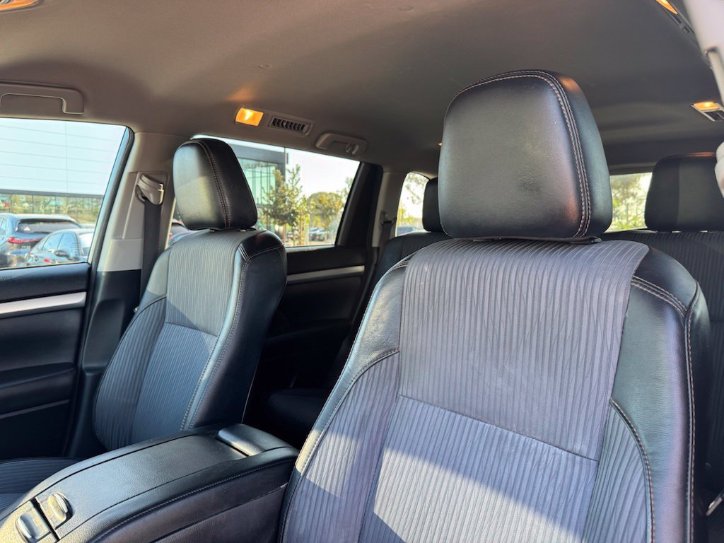 Used 2016 Toyota Highlander Plus FWD image 17