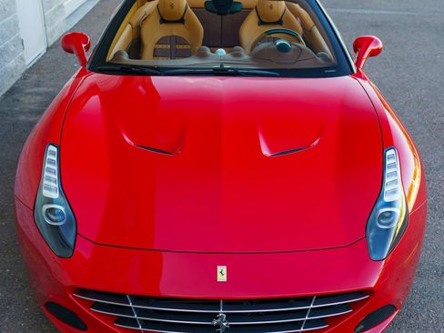 Used 2015 Ferrari California T RWD image 28