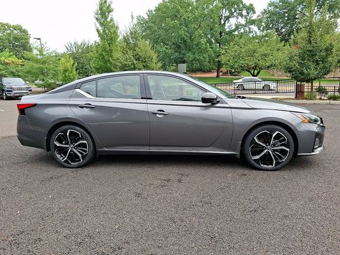 Certified 2024 Nissan Altima 2.5 SR w/ SR Premium Package FWD image 7