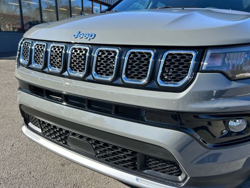 Used 2024 Jeep Compass Limited image 12