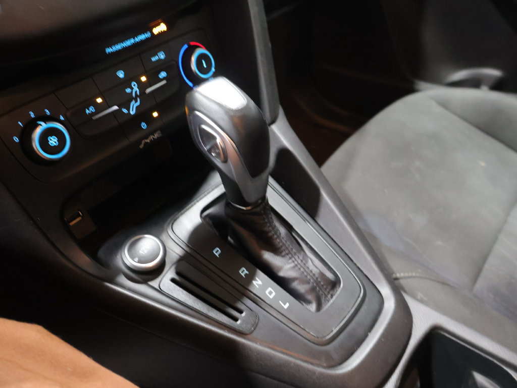 Used 2015 Ford Focus SE FWD image 26