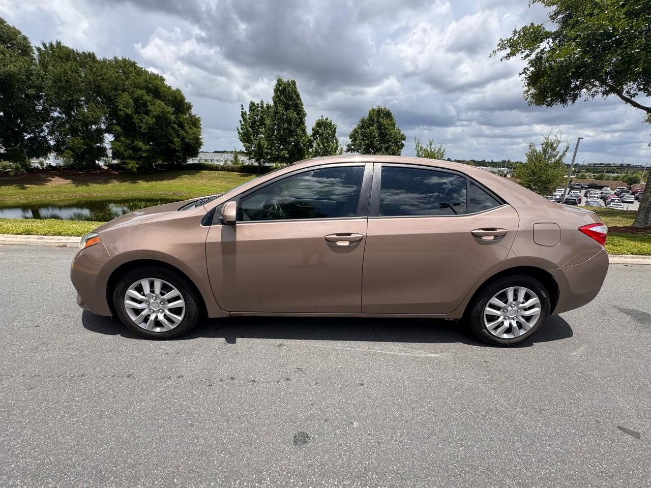 Used 2016 Toyota Corolla LE FWD image 10