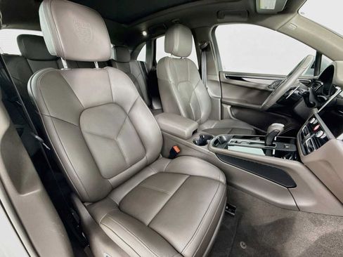Certified 2026 Porsche Macan AWD/4WD image 29
