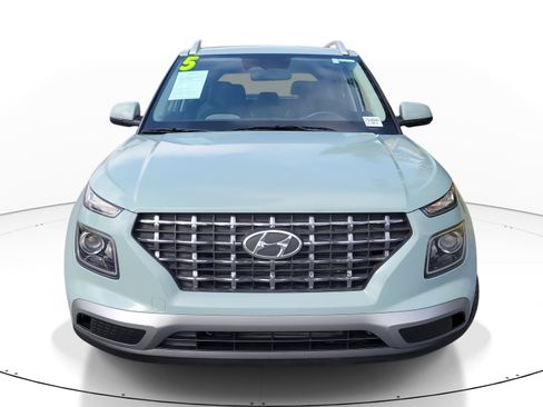 Used 2025 Hyundai Venue SEL image 2