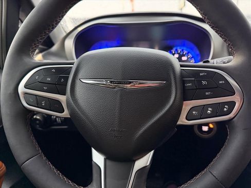 Used 2024 Chrysler Pacifica Pinnacle image 16