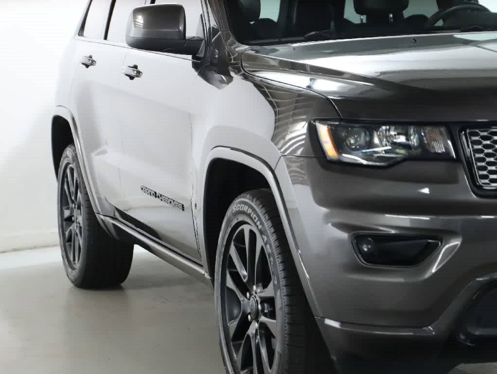 Used 2018 Jeep Grand Cherokee Altitude AWD/4WD image 8
