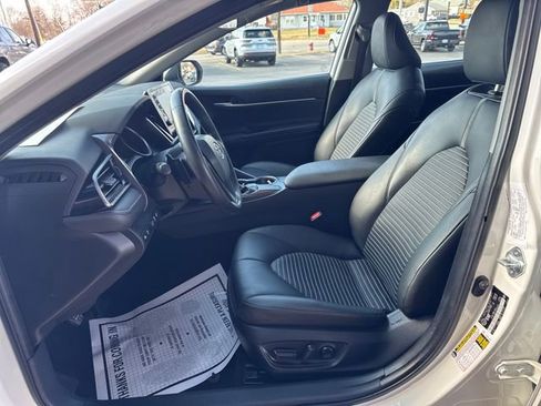 Used 2024 Toyota Camry SE image 14