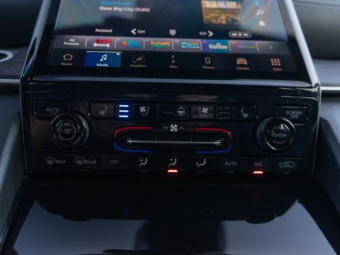 Used 2022 Jeep Grand Cherokee L Limited w/ Luxury Tech Group II AWD/4WD image 17