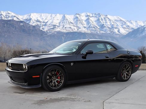 Used 2015 Dodge Challenger SRT Hellcat image 2