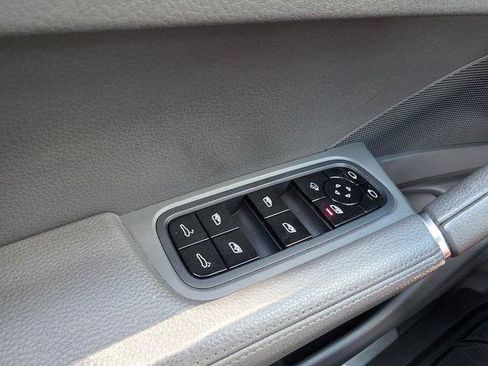 Used 2019 Porsche Cayenne AWD/4WD image 32